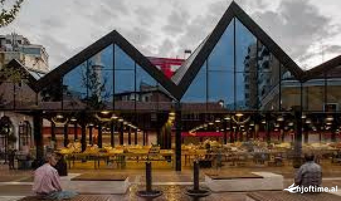 Ambient Biznesi me Qera + 4 Poste Parkimi ne Pazarin e Ri, Tirane