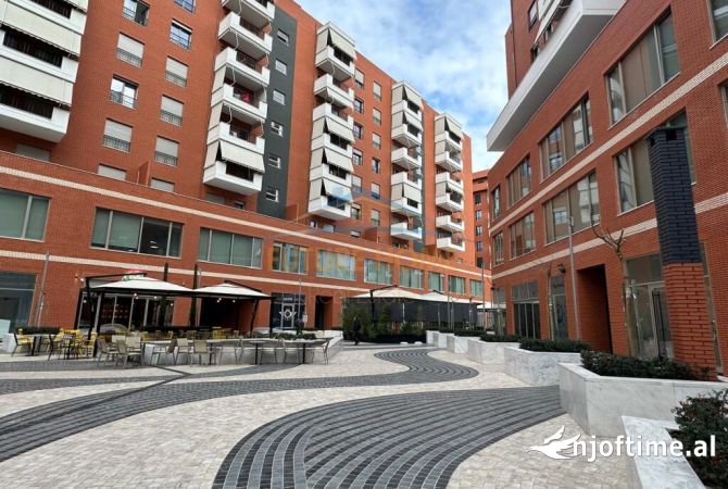 Ambiente Commerciale in Affitto 3+1 a Tirana - 17,000 Euro