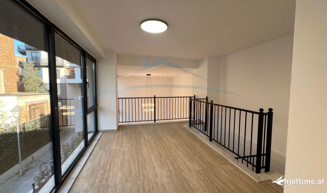 Qera, Duplex per Zyra, Pazari i Ri, Tirane. Duplexi ndodhet ne rrugen Tefta Tashko Koco