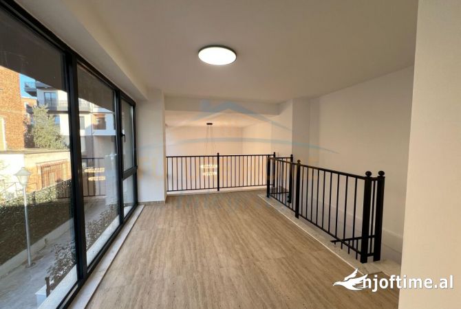 Qera, Duplex për Zyra, Pazari i Ri, Tiranë. Duplexi ndodhet në rrugën Tefta Tashko Koco