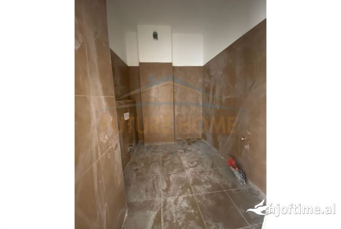 Shtepi ne shitje Apartament ne Tirane, 2+1, Mobilimi Bosh, pa mobiluar, Pagesa 169,505  Euro.