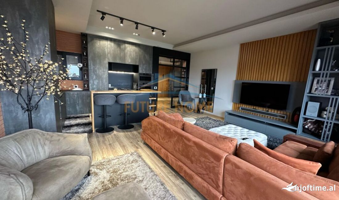 Penthouse (panoramic top floor) for rent in Tirana 4+1, Furnished