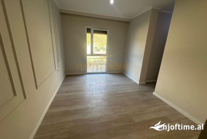 Shtepi ne shitje Apartament ne Tirane, 4+1, Mobilimi Bosh, pa mobiluar, Pagesa 520,000  Euro.