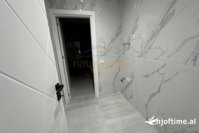 Shtepi ne shitje Apartament ne Tirane, 4+1, Mobilimi Bosh, pa mobiluar, Pagesa 520,000  Euro.