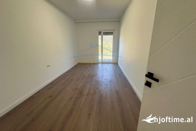 Shtepi ne shitje Apartament ne Tirane, 4+1, Mobilimi Bosh, pa mobiluar, Pagesa 520,000  Euro.