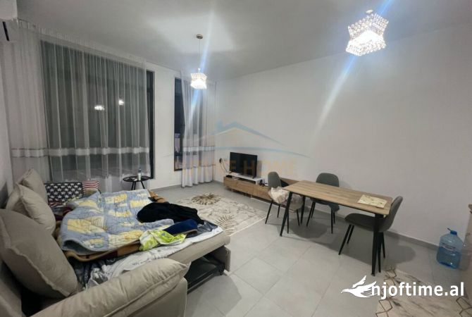 Shitet, Apartament 1+1, Dogana, Tiranë. Apartamenti ndodhet në Kompleksin Dogana 2020.
