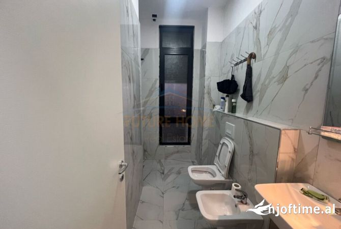Shtepi ne shitje Apartament ne Tirane, 1+1, Mobilimi E mobiluar, Pagesa 98,000  Euro.