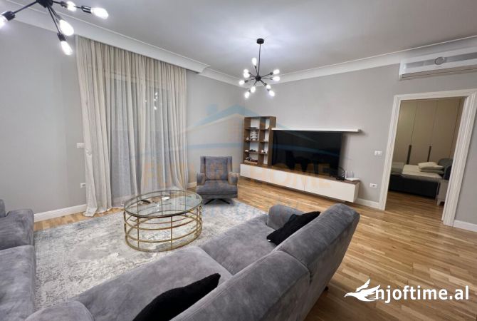 Shtepi ne shitje Apartament ne Tirane, 1+1, Mobilimi E mobiluar, Pagesa 330,000  Euro.