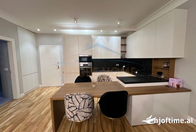 Shtepi ne shitje Apartament ne Tirane, 1+1, Mobilimi E mobiluar, Pagesa 330,000  Euro.