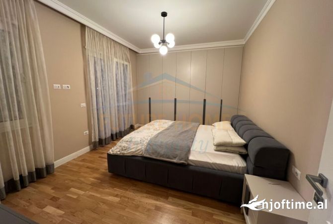 Shtepi ne shitje Apartament ne Tirane, 1+1, Mobilimi E mobiluar, Pagesa 330,000  Euro.