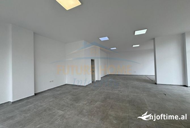 Ambiente Commerciale in Affitto 1+1 a Tirana - 1,500 Euro