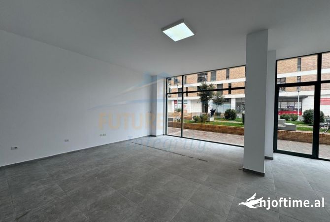 Ambiente Commerciale in Affitto 1+1 a Tirana - 1,500 Euro