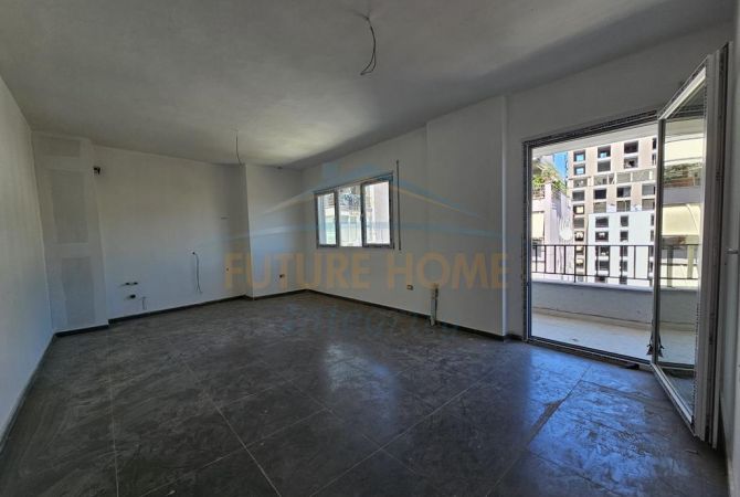 Qera, Apartament 1+1+Post Parkimi për zyra, Pazari I Ri, Tiranë.