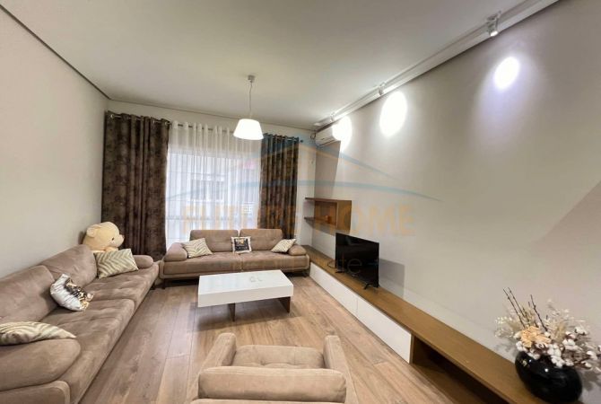 Shitet apartament 1+1,prane kopshtit Botanik