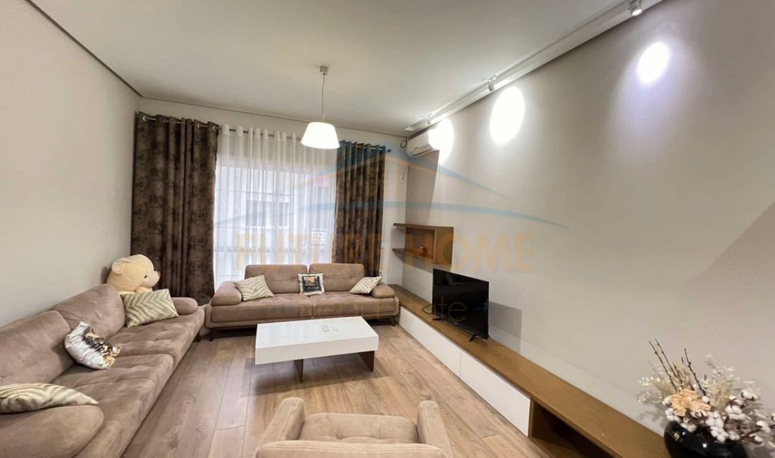 Shtepi ne shitje Apartament ne Tirane, 1+1, Mobilimi E mobiluar, Pagesa 159,000  Euro.