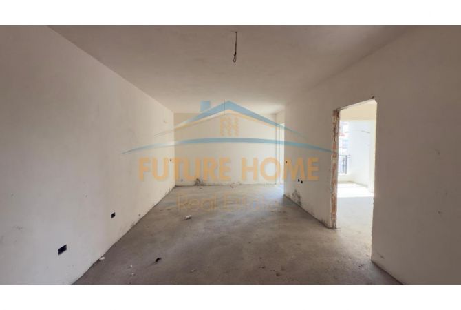 Apartamenti ndodhet në Paskuqan pranë shkollës " Lidhja e Prizrenit "