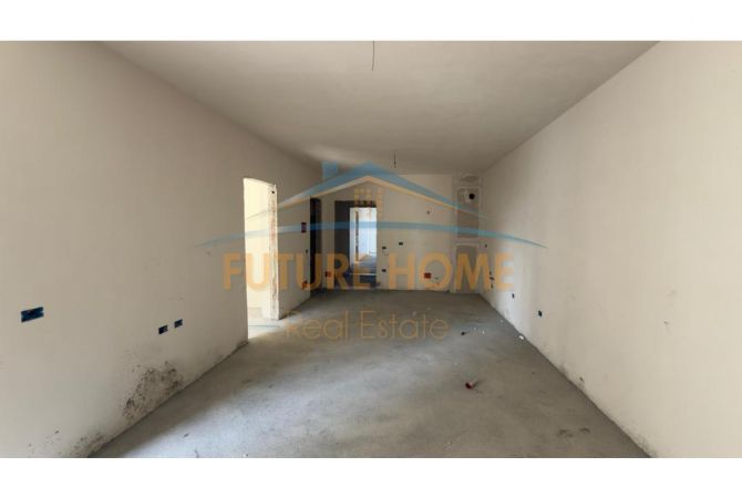 Shtepi ne shitje Apartament ne Tirane, 1+1, Mobilimi Bosh, pa mobiluar, Pagesa 80,000  Euro.