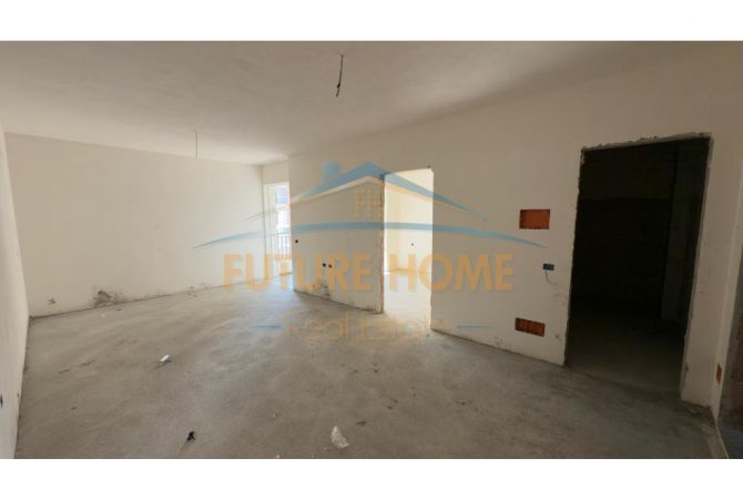Shtepi ne shitje Apartament ne Tirane, 1+1, Mobilimi Bosh, pa mobiluar, Pagesa 80,000  Euro.