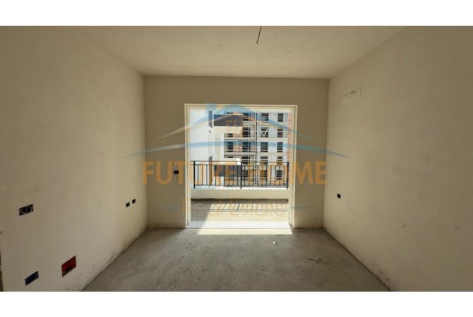 Shtepi ne shitje Apartament ne Tirane, 1+1, Mobilimi Bosh, pa mobiluar, Pagesa 80,000  Euro.