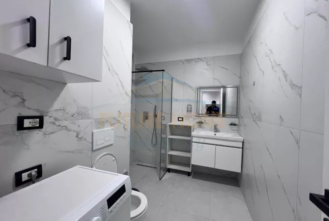 Shtepi ne shitje Apartament ne Tirane, 2+1, Mobilimi E mobiluar, Pagesa 258,000  Euro.