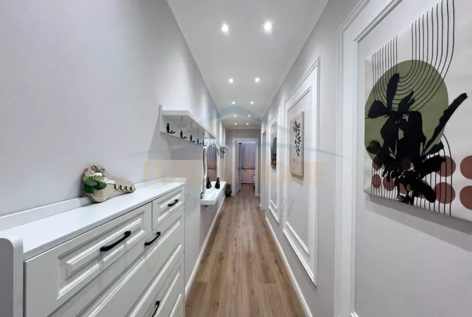 Shtepi ne shitje Apartament ne Tirane, 2+1, Mobilimi E mobiluar, Pagesa 258,000  Euro.