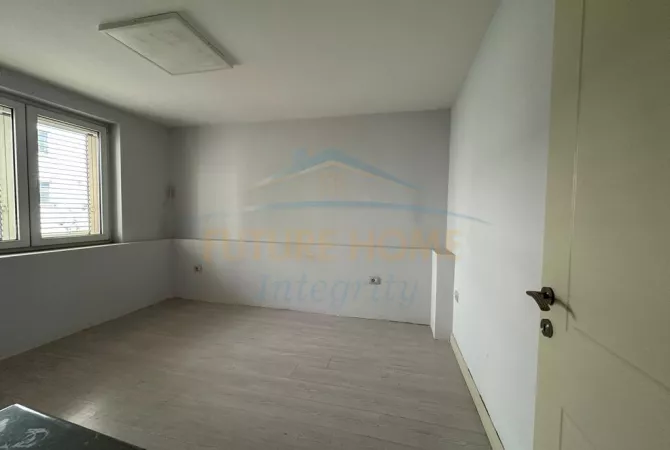 Shtepi ne shitje Apartament ne Tirane, 2+1, Mobilimi Bosh, pa mobiluar, Pagesa 178,000  Euro.