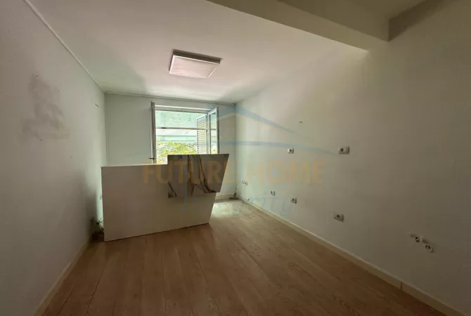 Shtepi ne shitje Apartament ne Tirane, 2+1, Mobilimi Bosh, pa mobiluar, Pagesa 178,000  Euro.