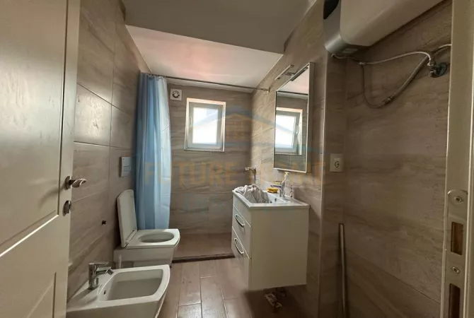Shtepi ne shitje Apartament ne Tirane, 2+1, Mobilimi Bosh, pa mobiluar, Pagesa 178,000  Euro.