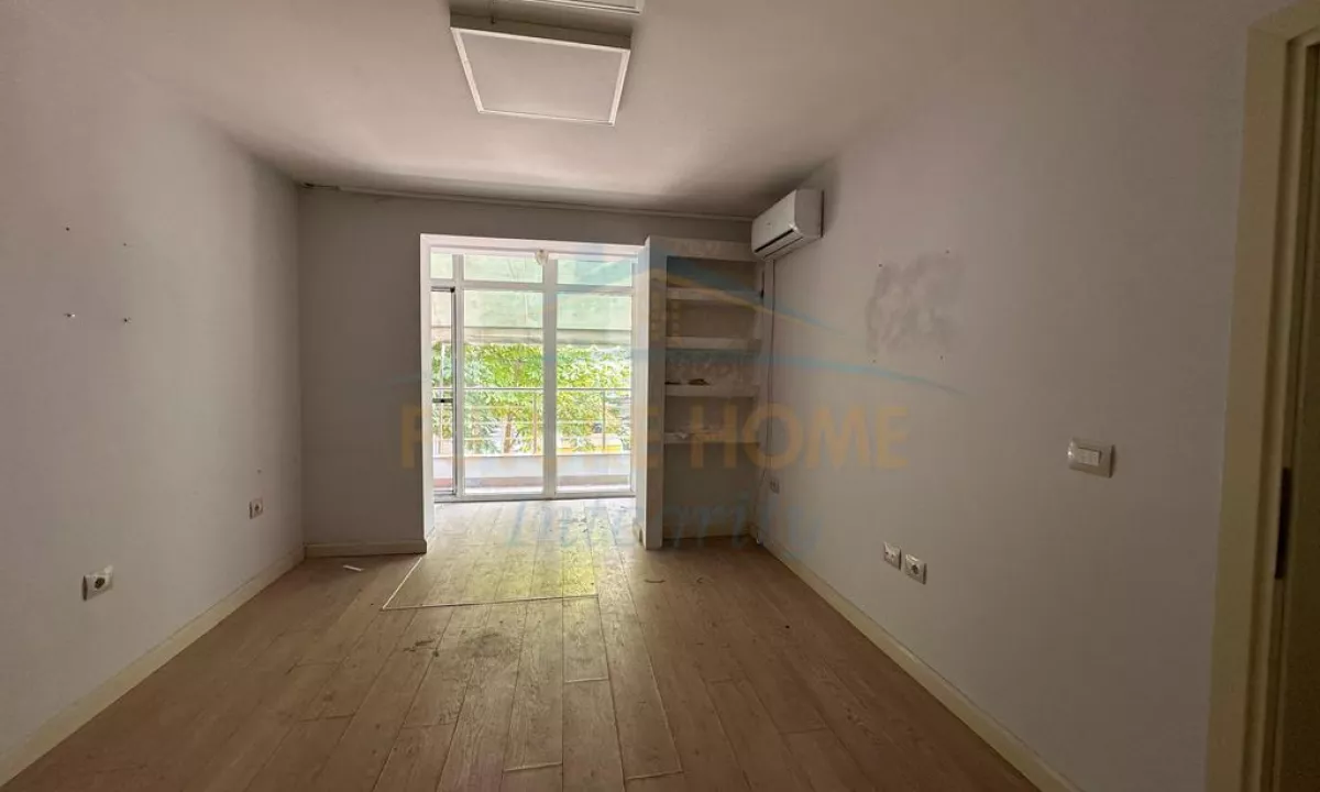 Shtepi ne shitje Apartament ne Tirane, 2+1, Mobilimi Bosh, pa mobiluar, Pagesa 178,000  Euro.