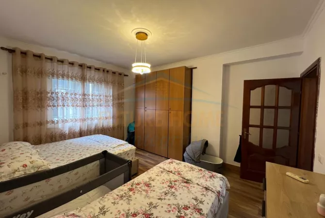 Shtepi ne shitje Apartament ne Tirane, 1+1, Mobilimi E mobiluar, Pagesa 160,000  Euro.