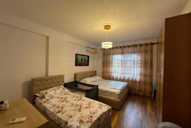 Shtepi ne shitje Apartament ne Tirane, 1+1, Mobilimi E mobiluar, Pagesa 160,000  Euro.