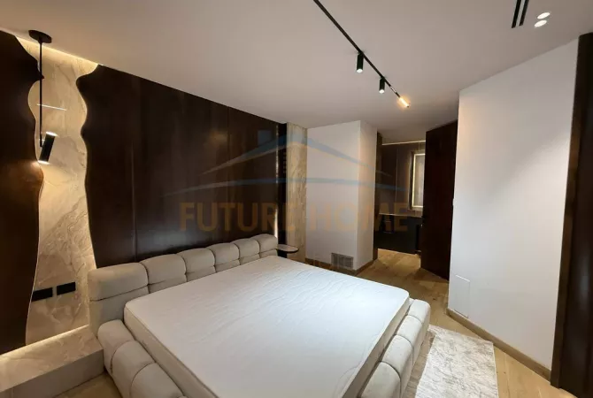 Shtepi ne shitje Apartament ne Tirane, 3+1, Mobilimi E mobiluar, Pagesa 700,000  Euro.