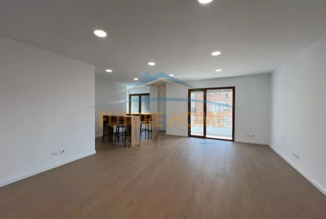 Disponojme ambient per zyra me qira me vendndodhje tek Hilton Garden Inn Tirana, Bulevardi Gjergj Fi