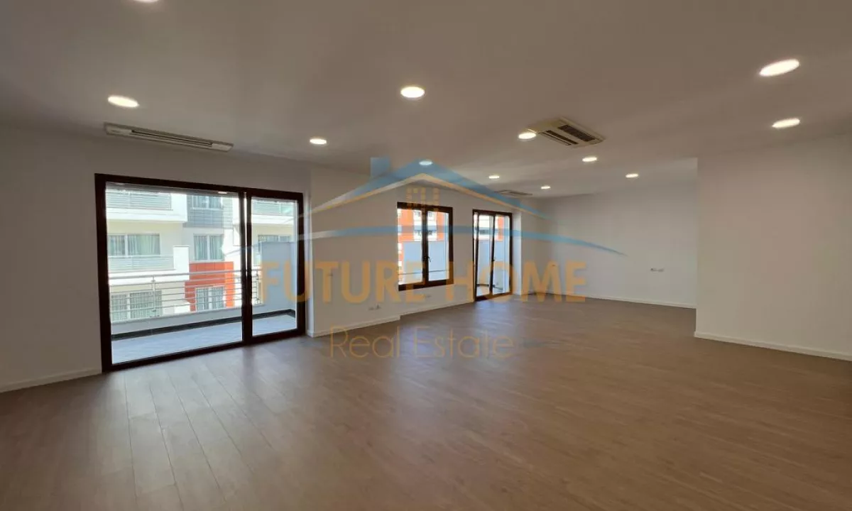 Disponojme ambient per zyra me qira me vendndodhje tek Hilton Garden Inn Tirana, Bulevardi Gjergj Fi