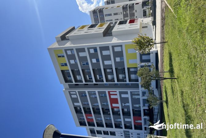 Shitet ambient biznesi + 2 poste parkimi tek Univers City  240.000€