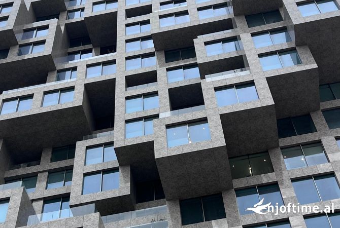 Ambiente Commerciale in Affitto 3+1 a Tirana - 4,200 Euro