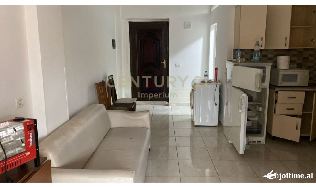 Shtepi ne shitje Apartament ne Tirane, 1+1, Mobilimi Pjeserisht e mobiluar, Pagesa 82,500  Euro.