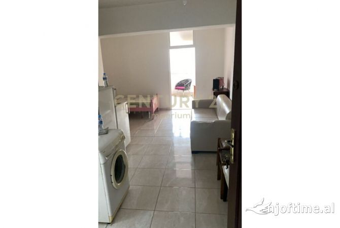 Shtepi ne shitje Apartament ne Tirane, 1+1, Mobilimi Pjeserisht e mobiluar, Pagesa 82,500  Euro.