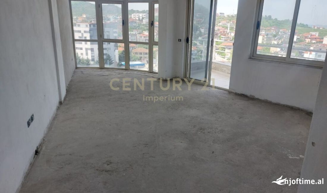 Shtepi ne shitje Apartament ne Tirane, 2+1, Mobilimi Bosh, pa mobiluar, Pagesa 139,000  Euro.