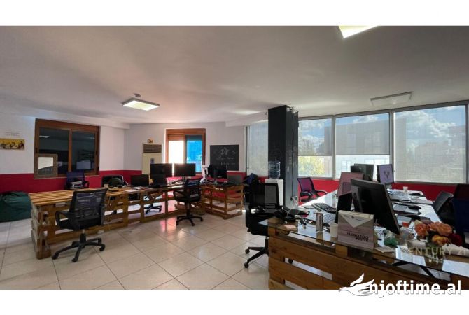 Ambiente Commerciale in Affitto 3+1 a Tirana - 3,000 Euro