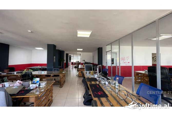 Ambiente Commerciale in Affitto 3+1 a Tirana - 3,000 Euro