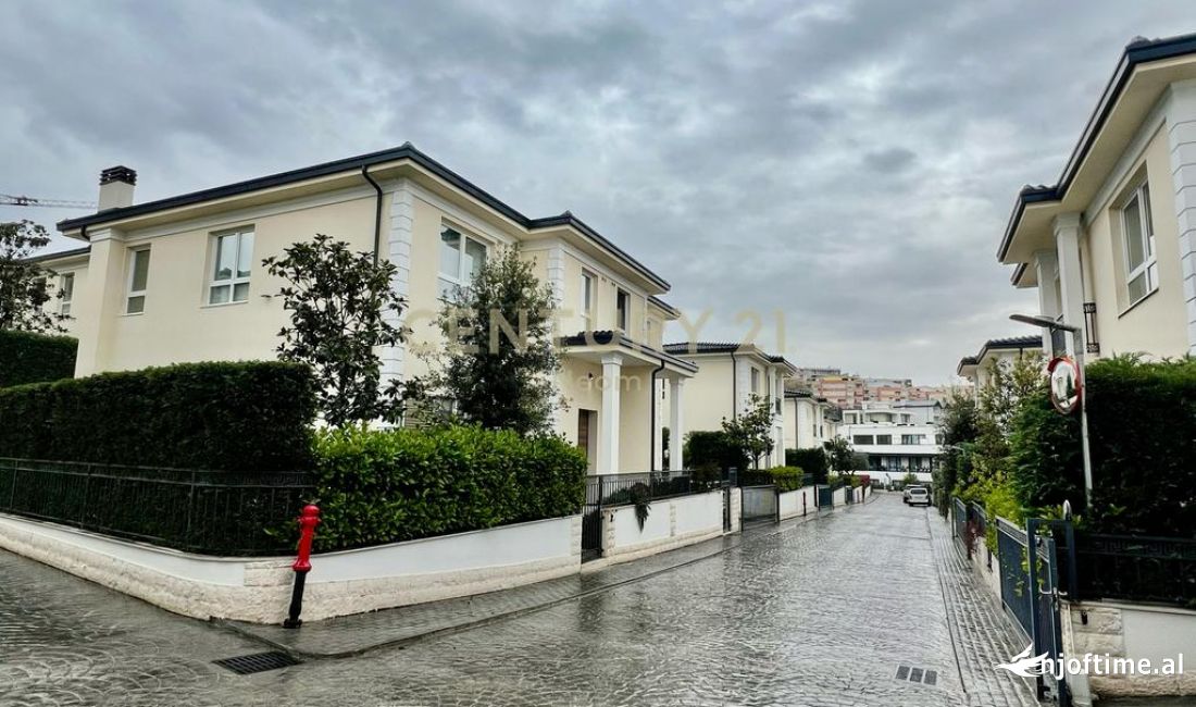 Shtepi ne shitje Vila Luksoze ne Tirane, 5+1, Mobilimi E mobiluar, Pagesa 2,200,000  Euro.