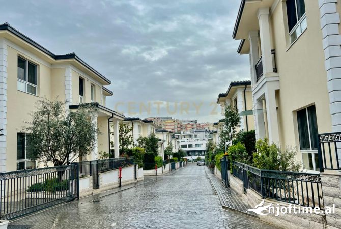 Shtepi ne shitje Vila Luksoze ne Tirane, 5+1, Mobilimi E mobiluar, Pagesa 2,200,000  Euro.