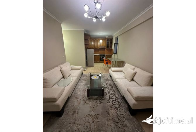 Shtepi me qera Apartament ne Tirane, 1+1, Mobilimi E mobiluar, Pagesa 450  Euro.