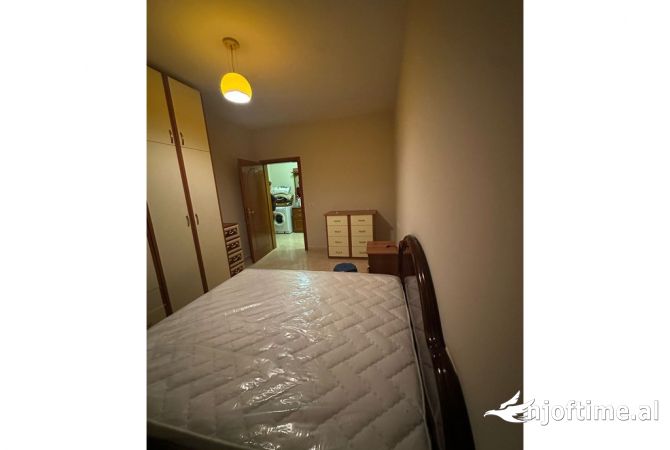 Shtepi me qera Apartament ne Tirane, 1+1, Mobilimi E mobiluar, Pagesa 450  Euro.