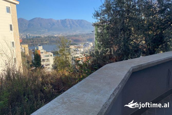 Shtepi ne shitje Duplex(shtepi me 2 kate) ne Tirane, 2+1, Mobilimi Bosh, pa mobiluar, Pagesa 250,000  Euro.
