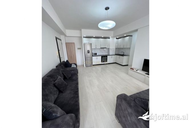 Jepet me qira apartament 2+1+2 në Ish Parku i Autobuzave, pranë Corner Residence!