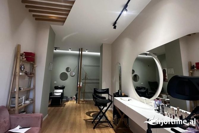 Ambient biznesi me qera  700Euro/muaj,21 Dhjetori 