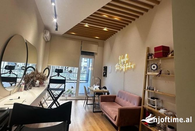 Ambient biznesi me qera  700Euro/muaj,21 Dhjetori 