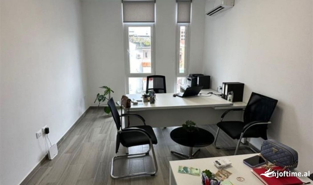 Apartament per Zyra 1+1, Komuna e Parisit Kika, 450 euro/muaj